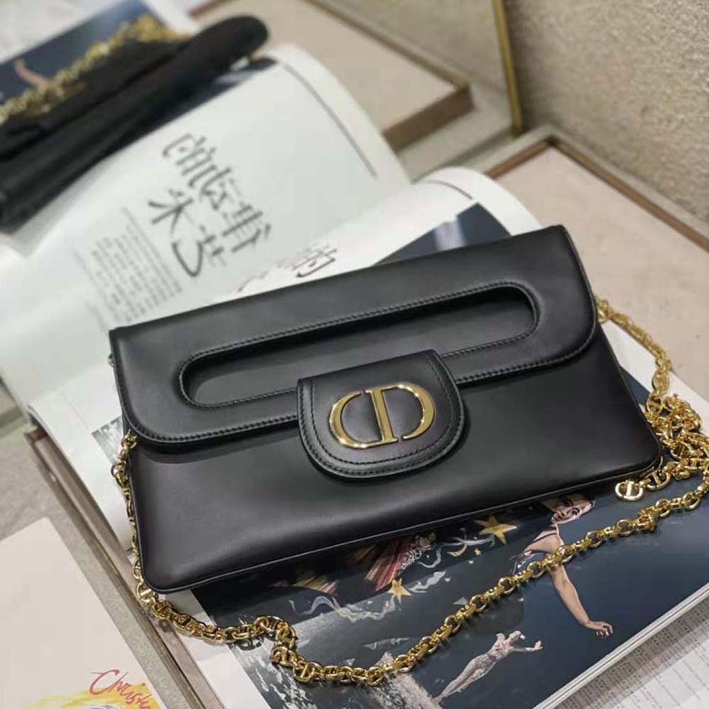 Close-up of silver hardware on Dior Women Medium Diordouble Bag