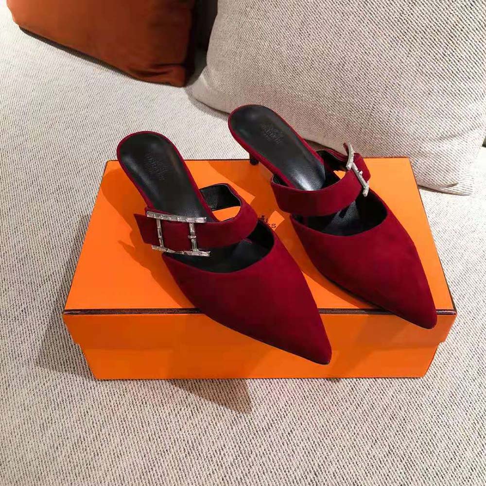 Close-up on maroon suede texture of Hermes Women Blink Mule Mule
