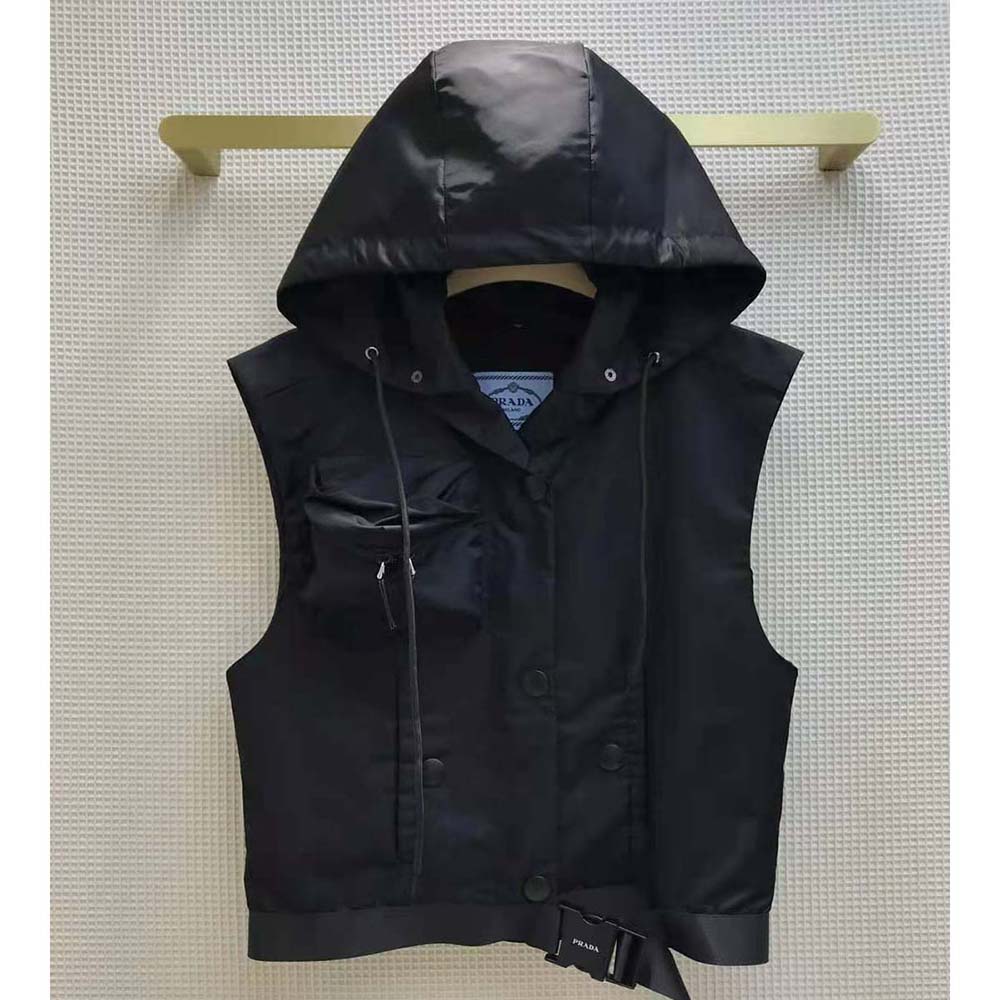 Close-up of signature hardware on Prada Women Re-Nylon Gabardine Oversized Vest-Black