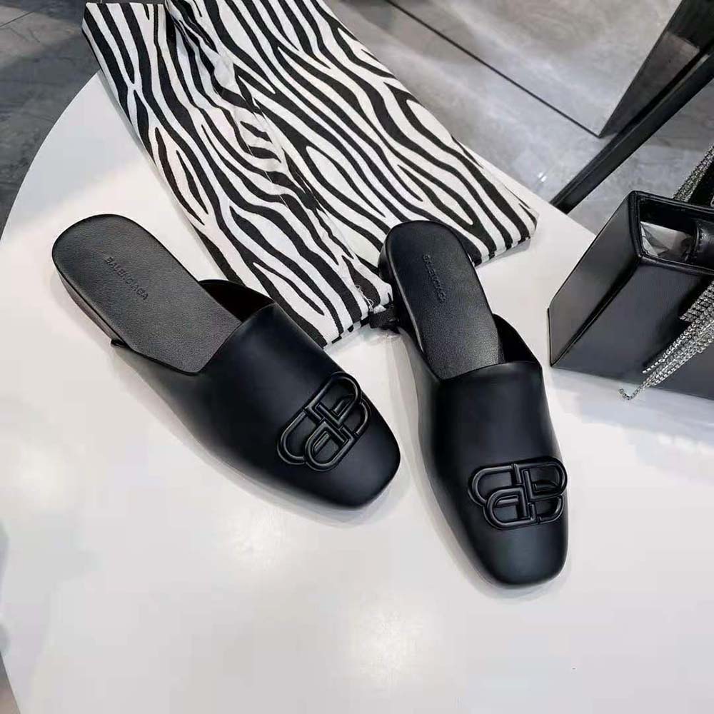 Side profile of Balenciaga Women Cosy BB Slide black calfskin sandal