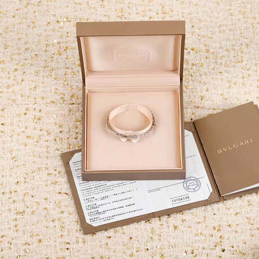 Detailed view of snakehead clasp on Bvlgari Women Serpenti Viper bracelet set
