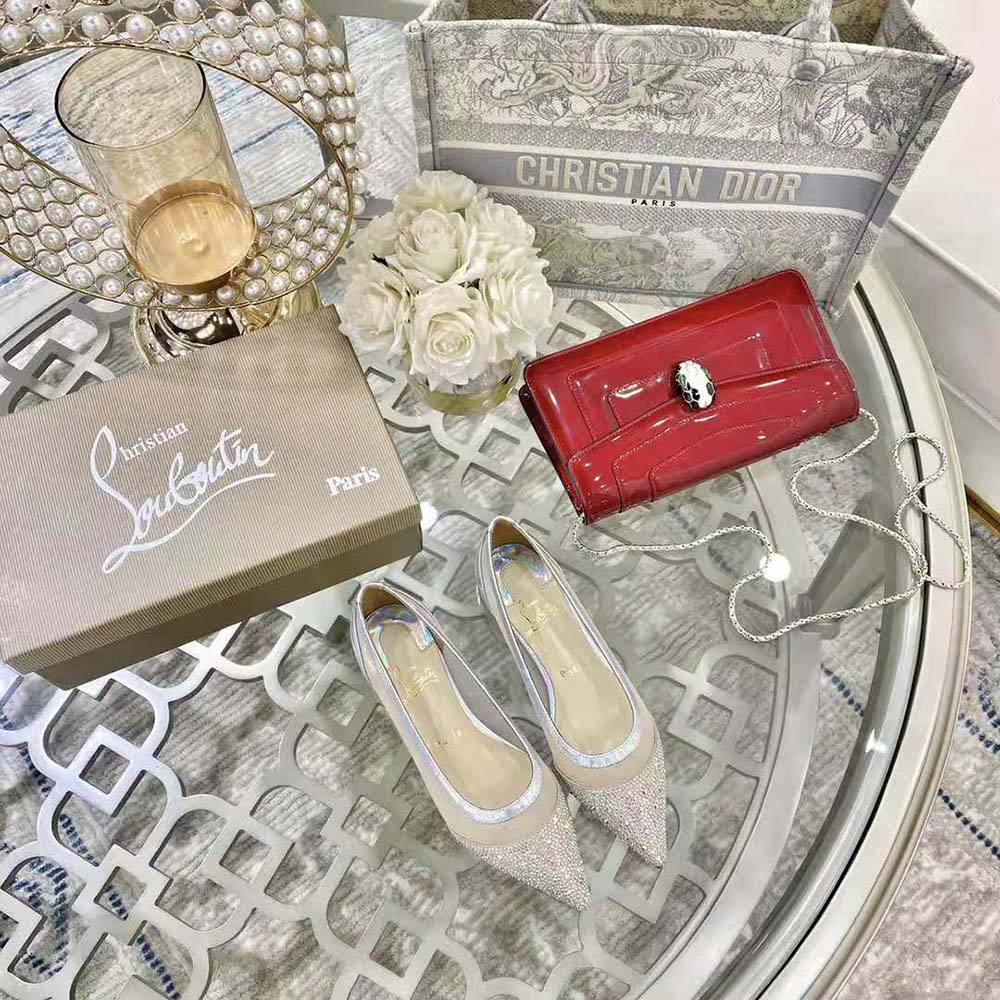 Close-up of crystal strass detail on Galativi P Strass Flat-Sandy sandal