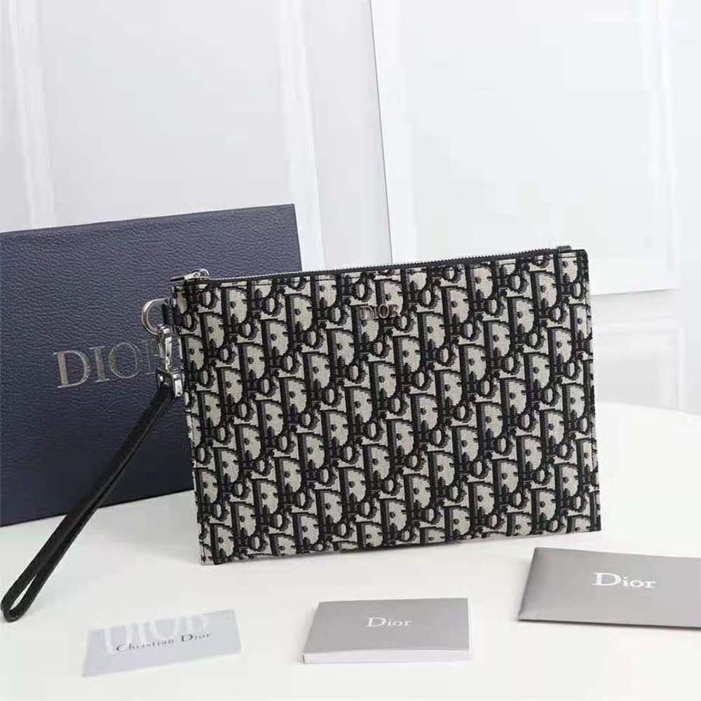 Close-up of Dior Oblique jacquard fabric on Dior Men A4 Pouch