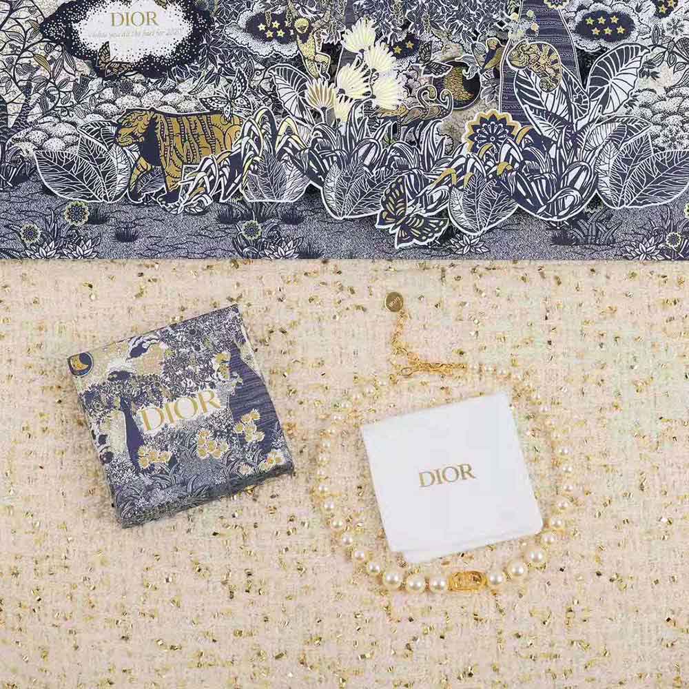 Close-up of gold-finish metal clasp on Dior Women 30 Montaigne Choker