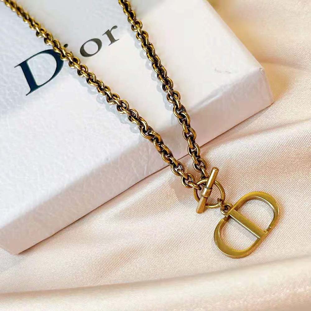 Close-up of pendant detail on Dior Women 30 Montaigne Necklace