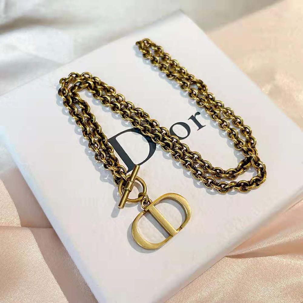 Side angle showing clasp and chain of Dior Women 30 Montaigne Necklace