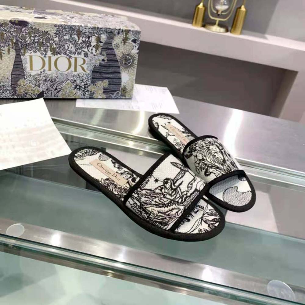 Top view showing slip-on silhouette of Dior Women Chez Moi Slide sandal