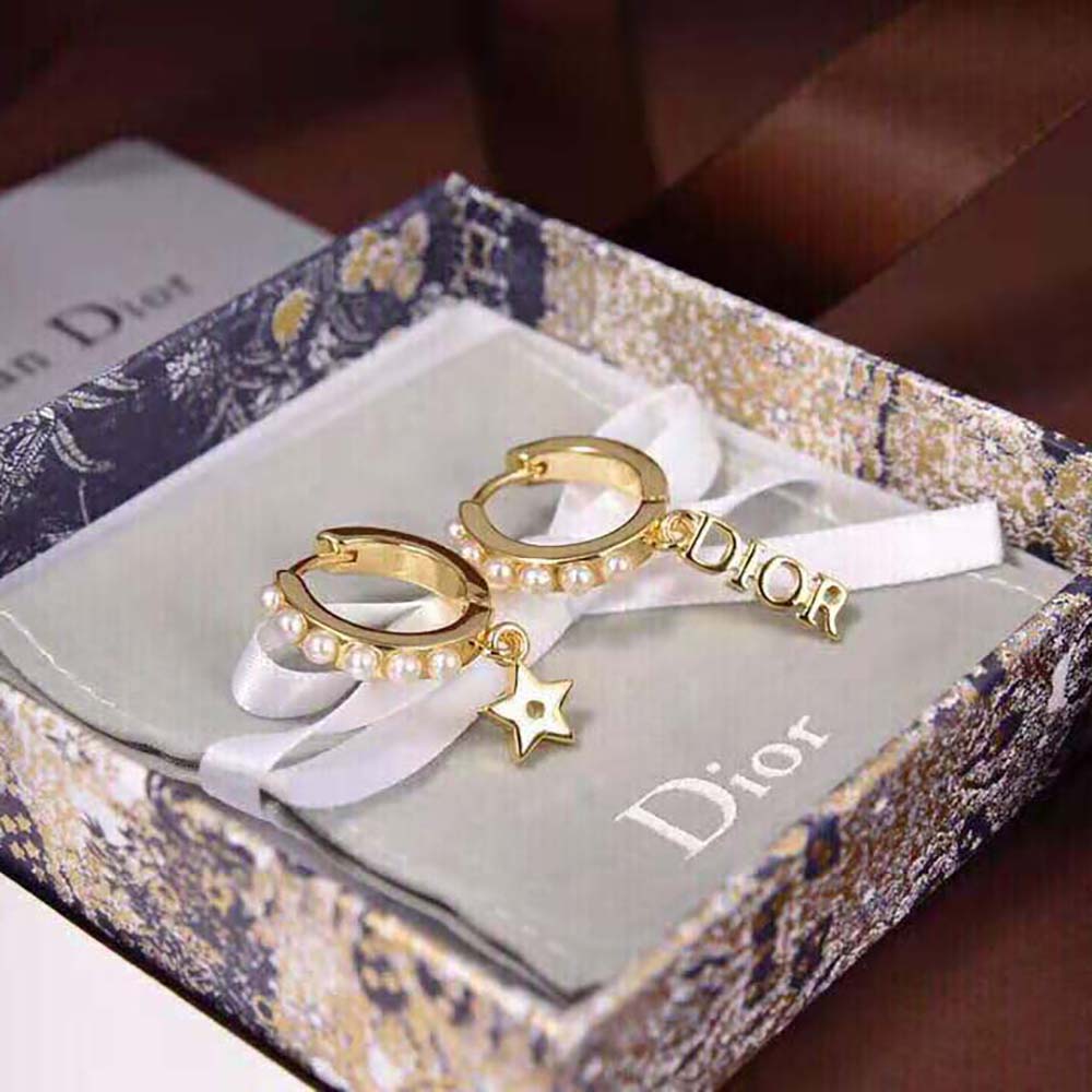 Side angle showing white resin pearls on Dior Women Dio(r)evolution Earrings