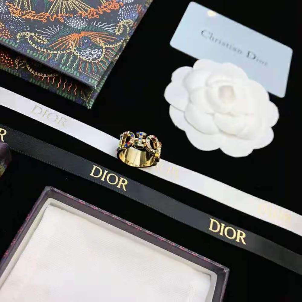 Side angle showcasing adjustable band on Dior Women Dio(r)evolution Ring