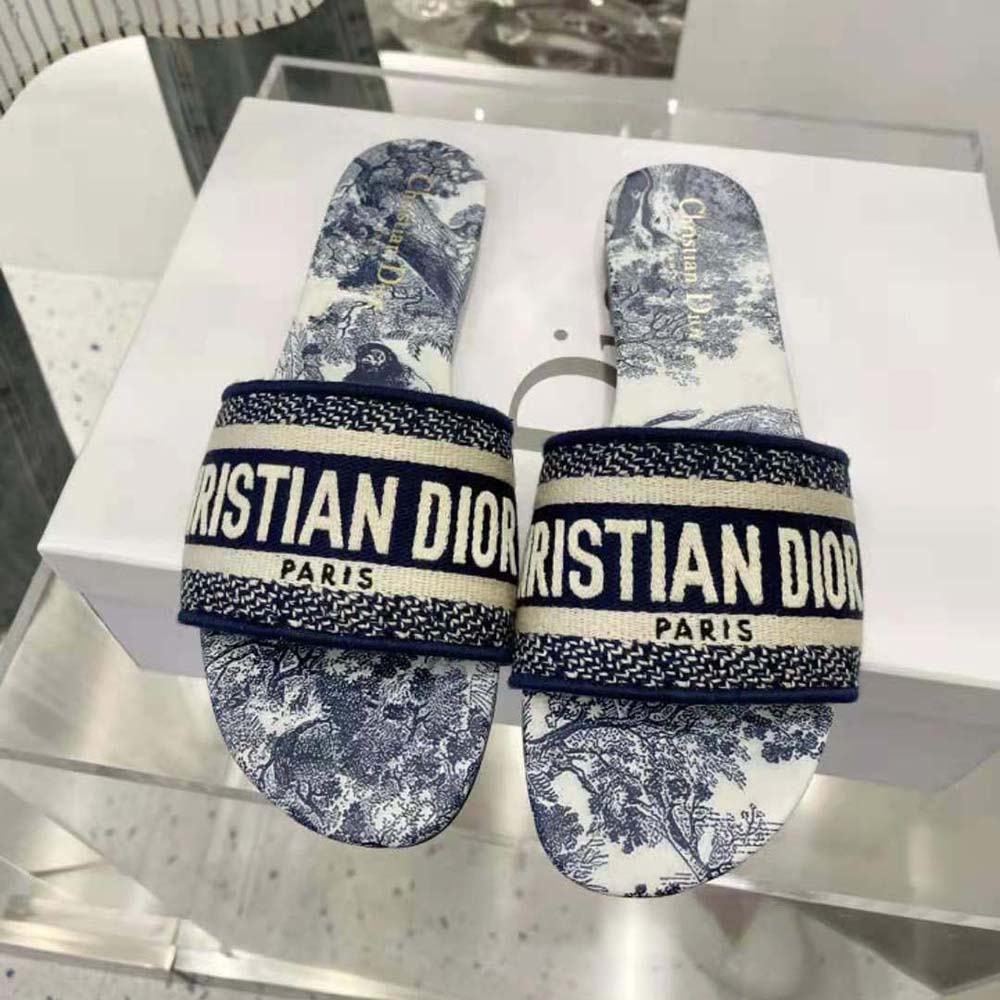 Close-up on blue embroidery detail of Dior Women Dway Slide sandal