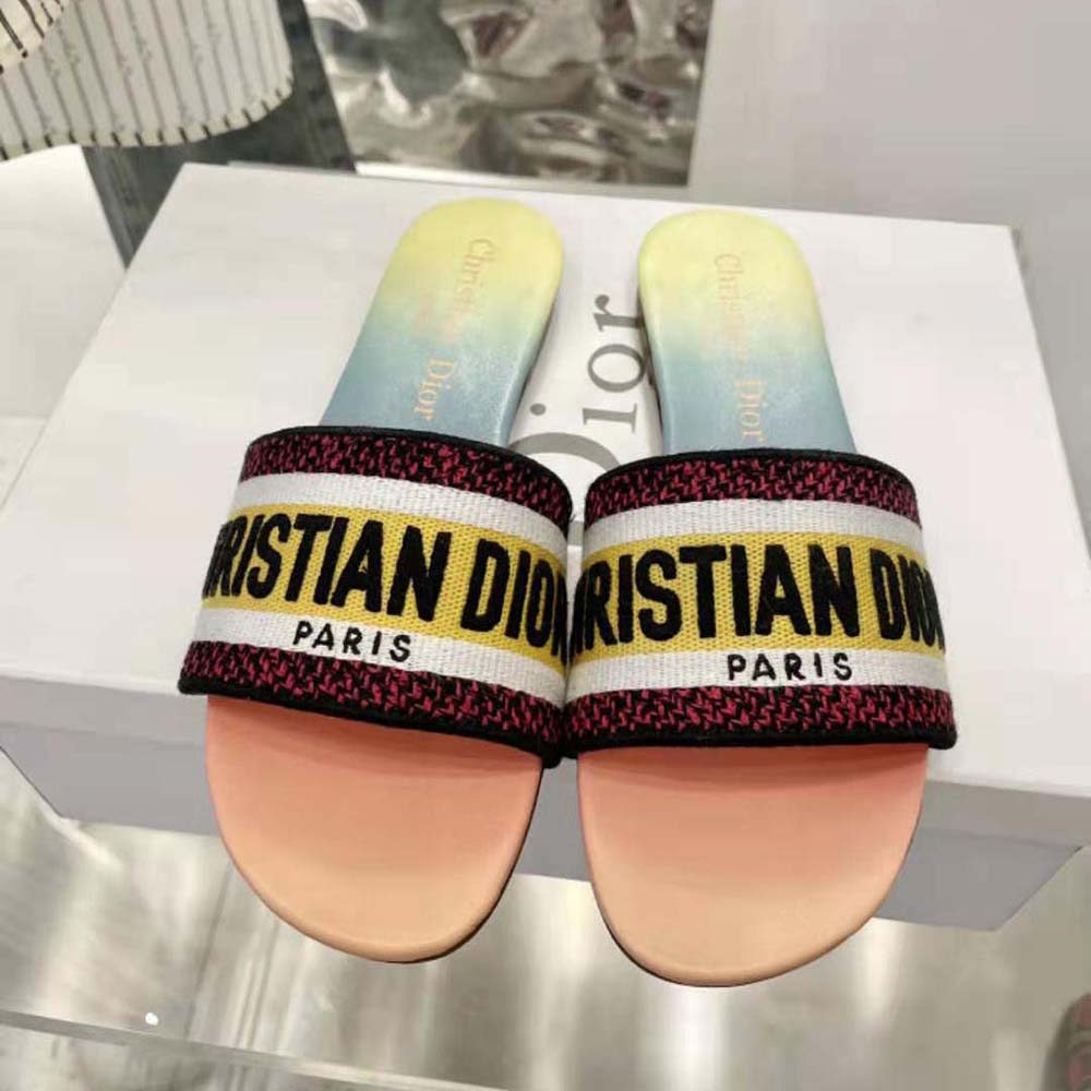 Close-up detail of embroidery on Dior Women Dway Slide Multicolor Embroidered Cotton