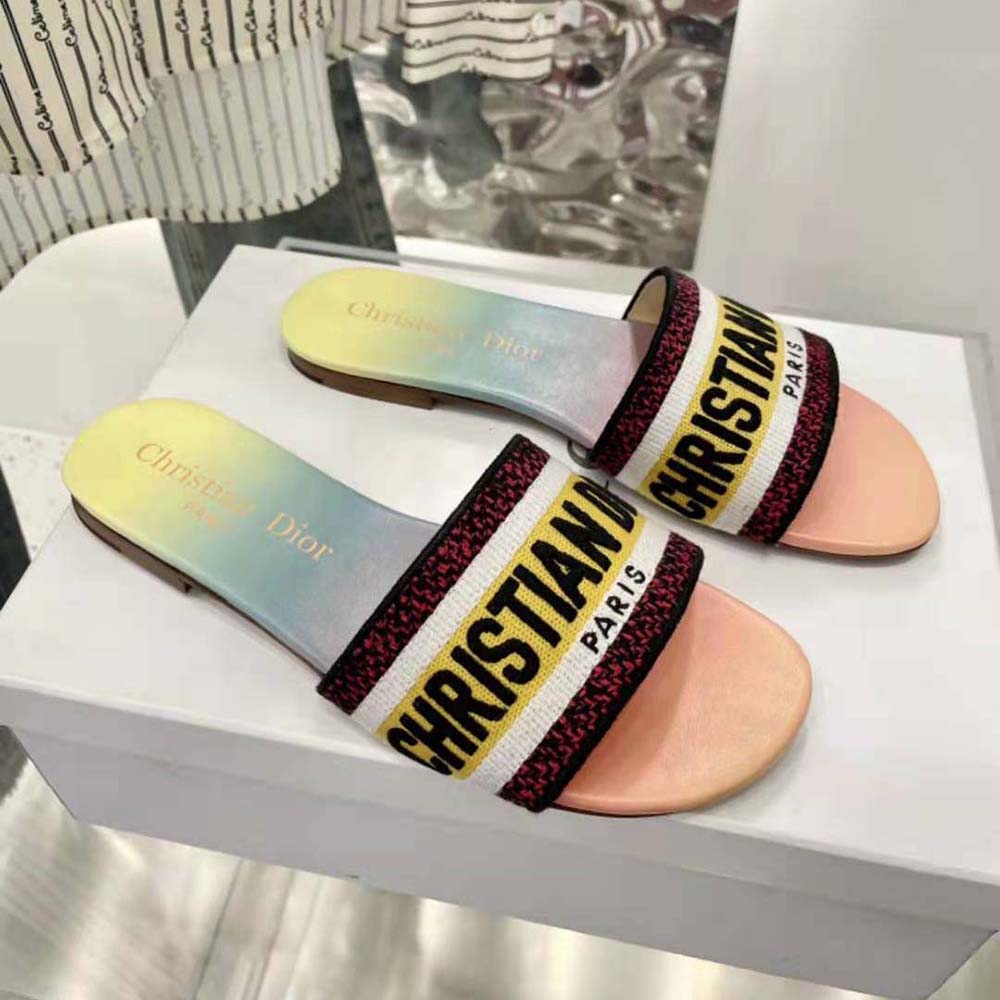 Side profile showing silhouette of Dior Women Dway Slide Multicolor Embroidered Cotton