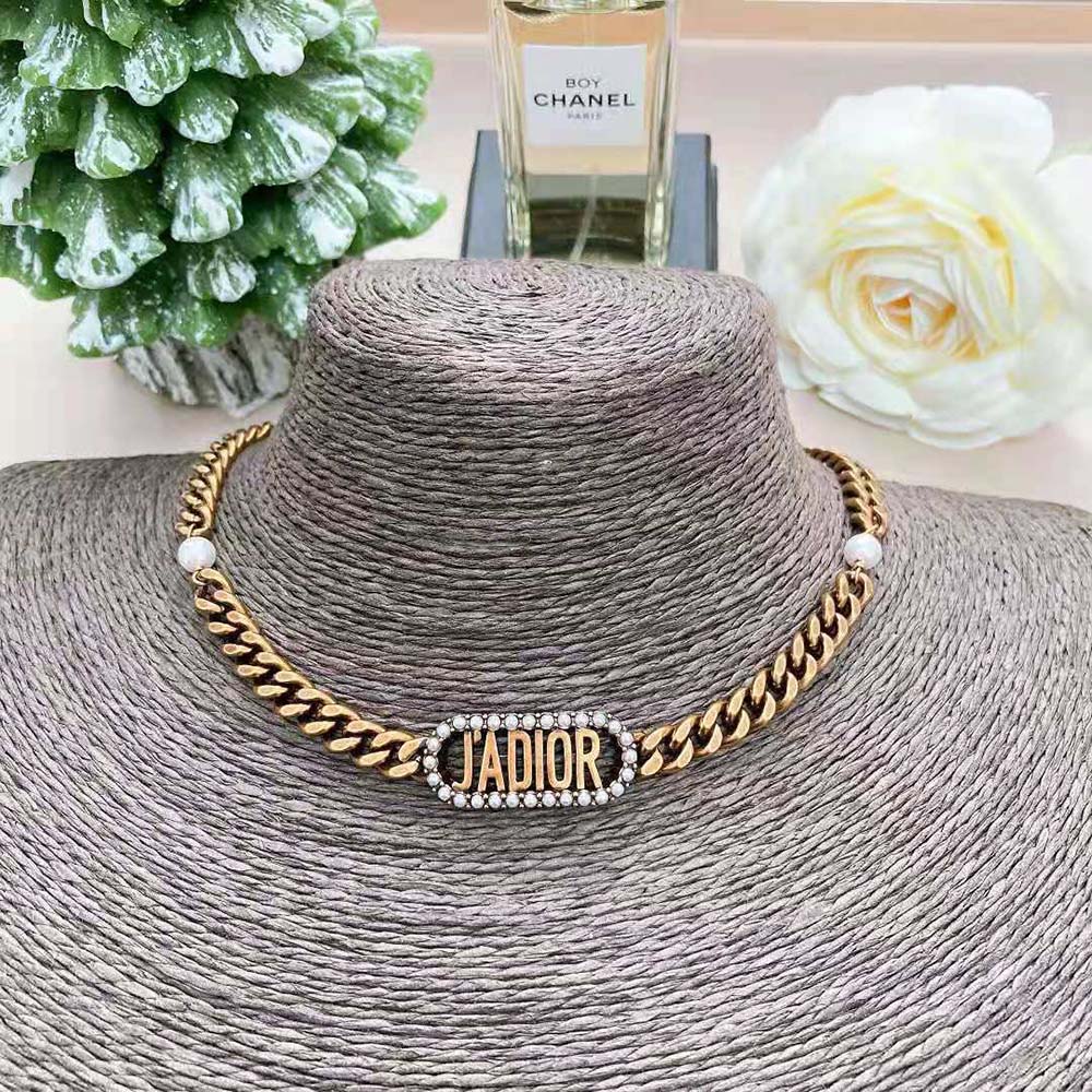 Side angle of Dior Women J’Adior Choker highlighting pearl arrangement