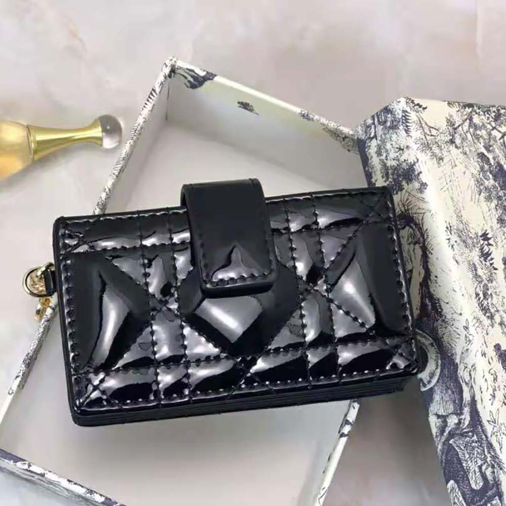 Side angle showing slim profile of Lady Dior 5-Gusset Card Holder in black patent leather