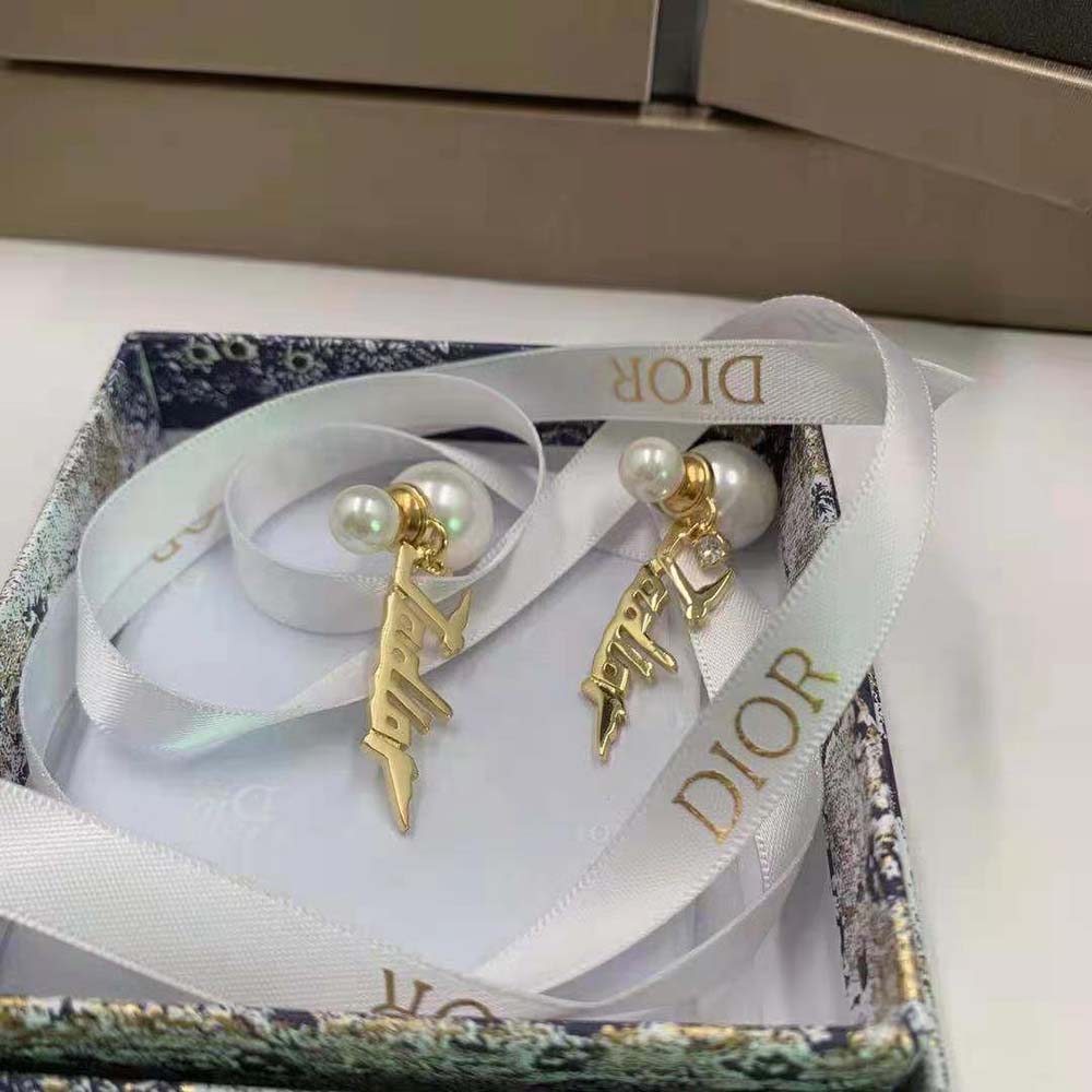 Front angle showcasing double-sided pearls on Dior Women Tribales Earrings