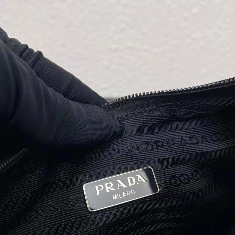 Prada Women Re-Nylon Re-Edition 2000 Mini-Bag-Black - image 9