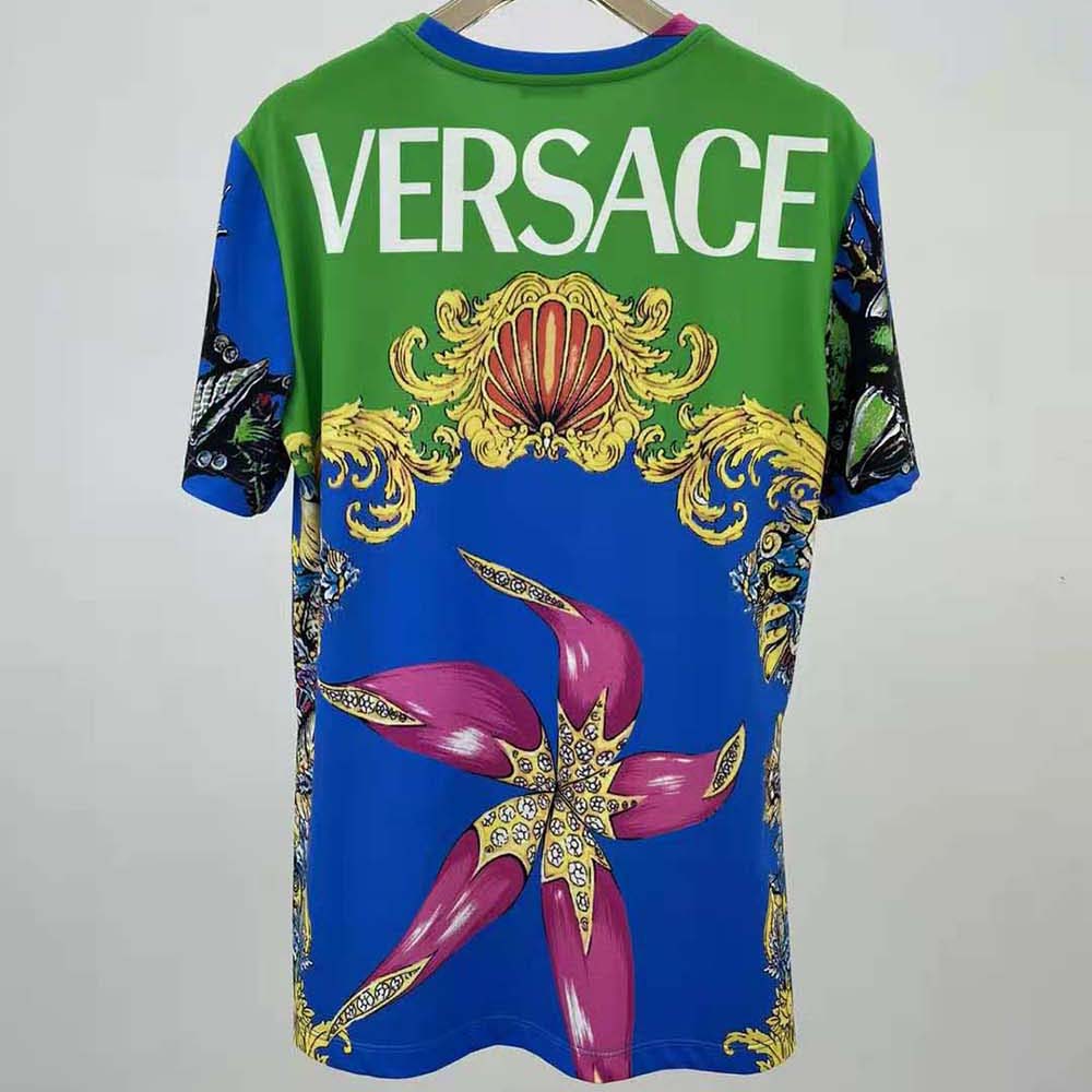 Side angle showing silhouette of Versace Men Tresor DE LA Mer Print T-shirt