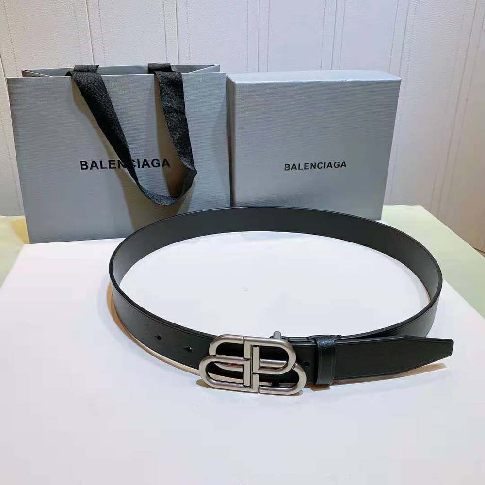 Close-up of matte black BB buckle on Balenciaga Women BB Large Belt