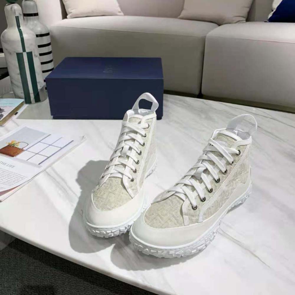 Top-down view of white rubber sole and lace-up closure on Dior B28 sneaker