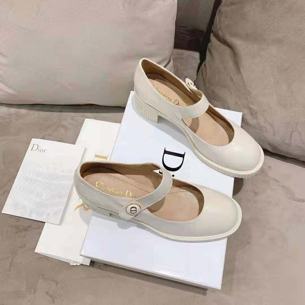 Top view highlighting glossy finish of Dior Women D-Doll Pump