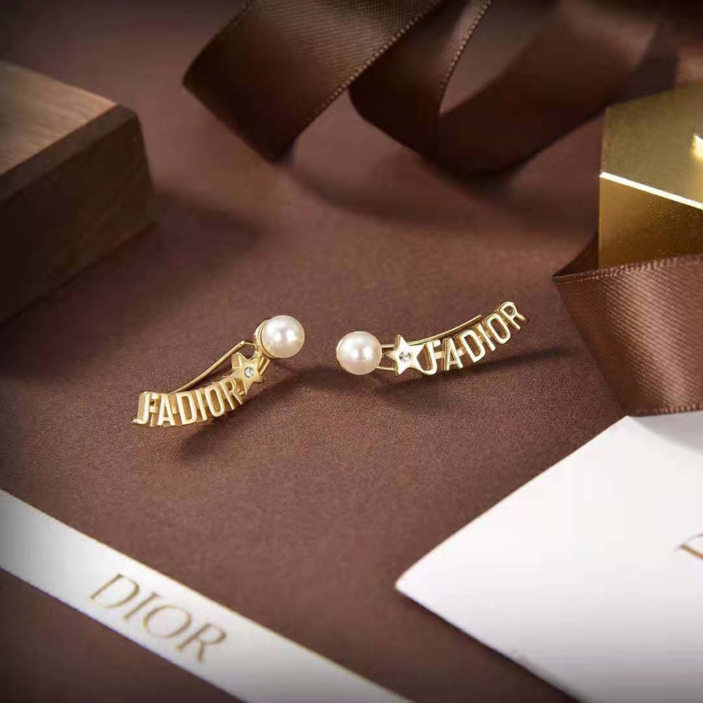 Close-up detail of engraved signature on Dior Women J’Adior Earrings