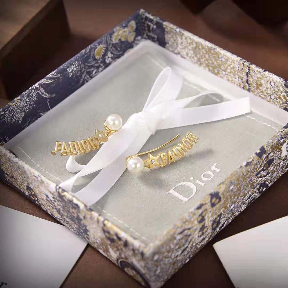 Side profile showing clip closure of Dior Women J’Adior Earrings