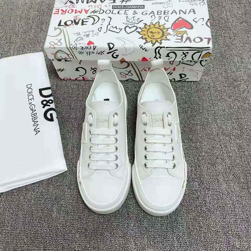 Close-up of logo-detailed plate on Dolce Gabbana D&G Portofino Light Sneakers