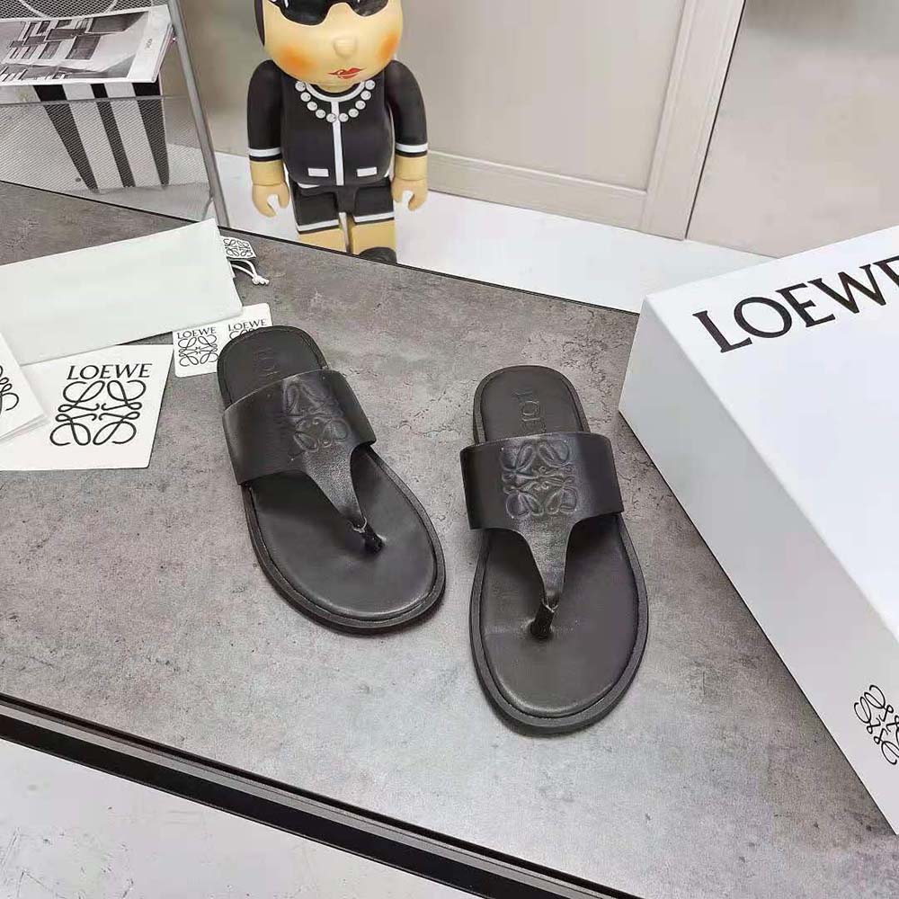 Close-up of black calfskin and signature Anagram on Loewe Women Anagram Flip Flop