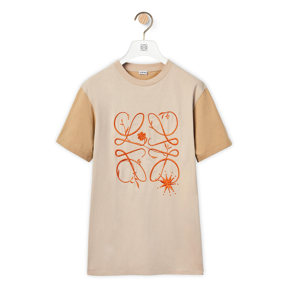 Front view of Loewe Women Boyfriend Anagram T-shirt in cotton-brown