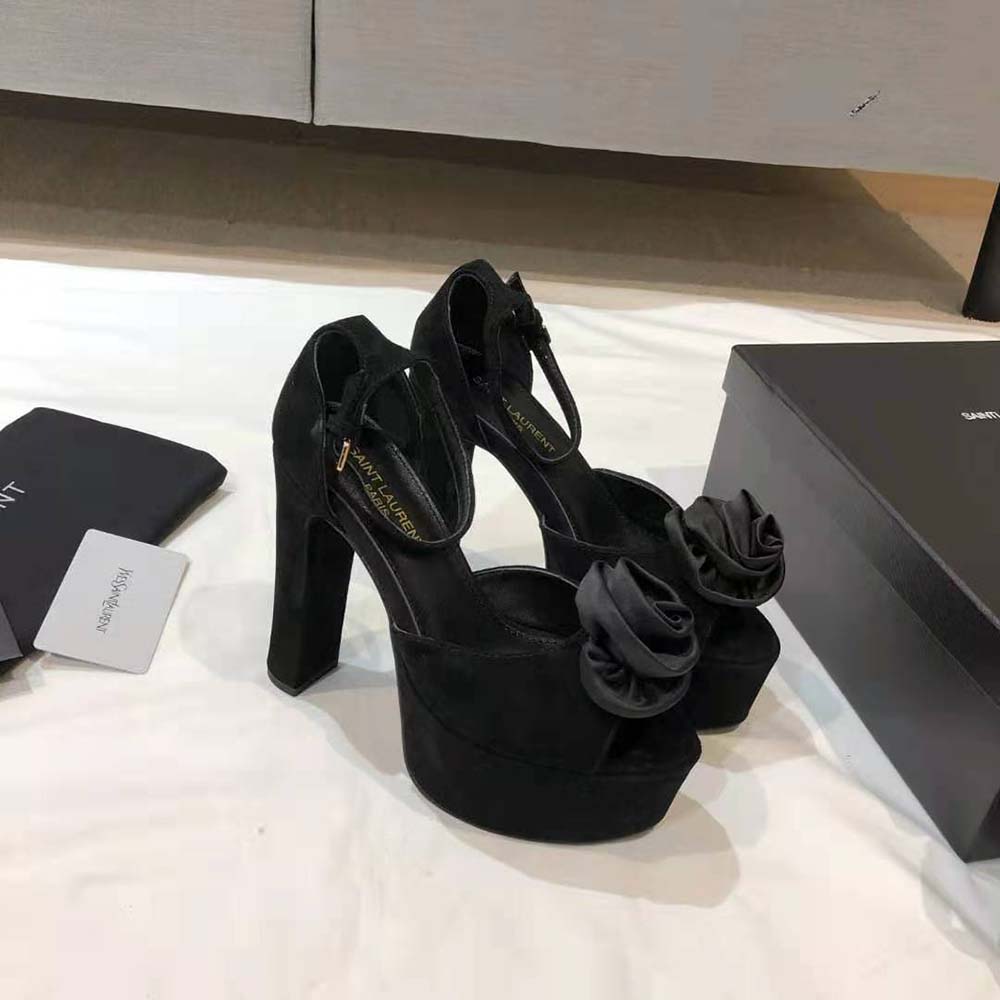 View of gold-tone YSL hardware on Saint Laurent YSL Women Jodie Platform Sandals