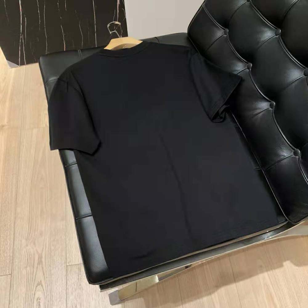 Side angle showing oversized fit of Burberry Men Location Print T-shirt