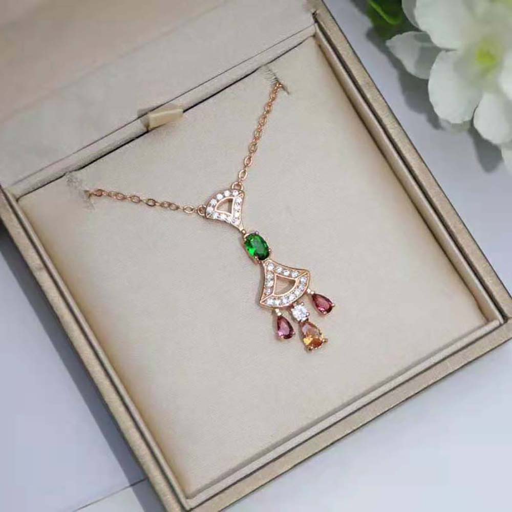 Close-up detail of Bvlgari Women Divas Dream curved motif necklace