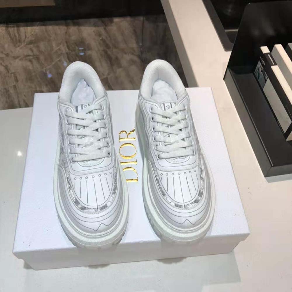 Close-up on Dior signature embossing heel tab in blue Toile de Jouy sneaker
