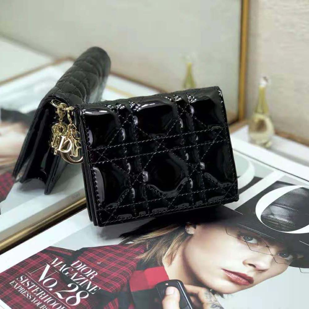 Close-up of signature Cannage quilting on Dior Women Mini Lady Dior Wallet