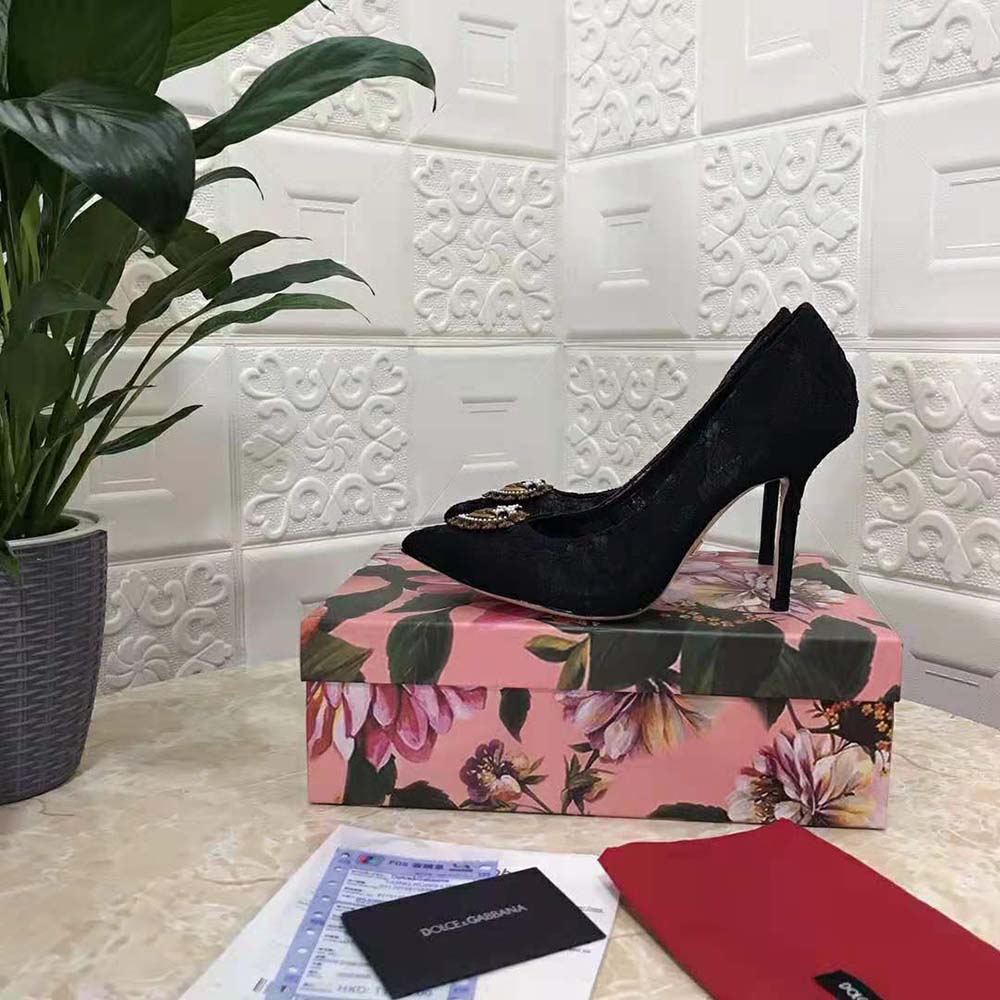 Top view of pointed toe on Dolce Gabbana D&G Women Taormina Lace Pumps