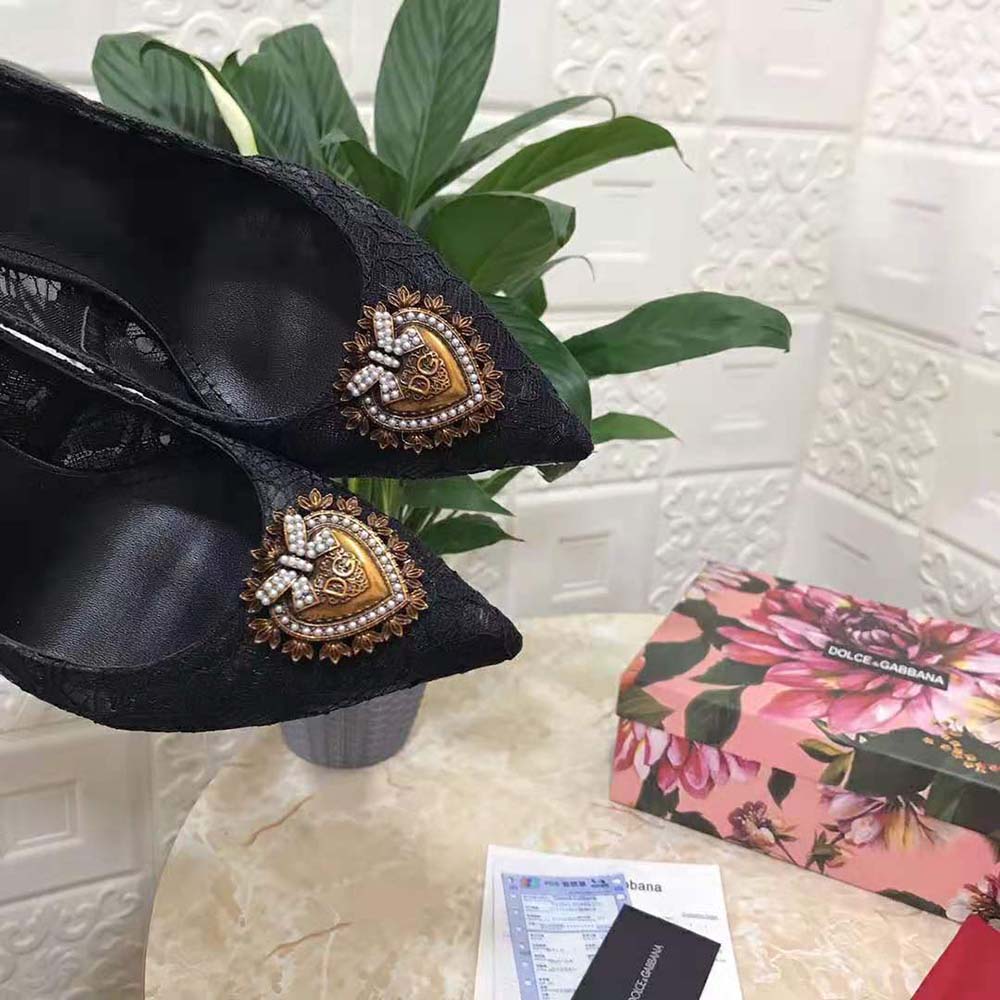 Dolce Gabbana D&G Women Taormina Lace Pumps with Devotion Heart - image 9