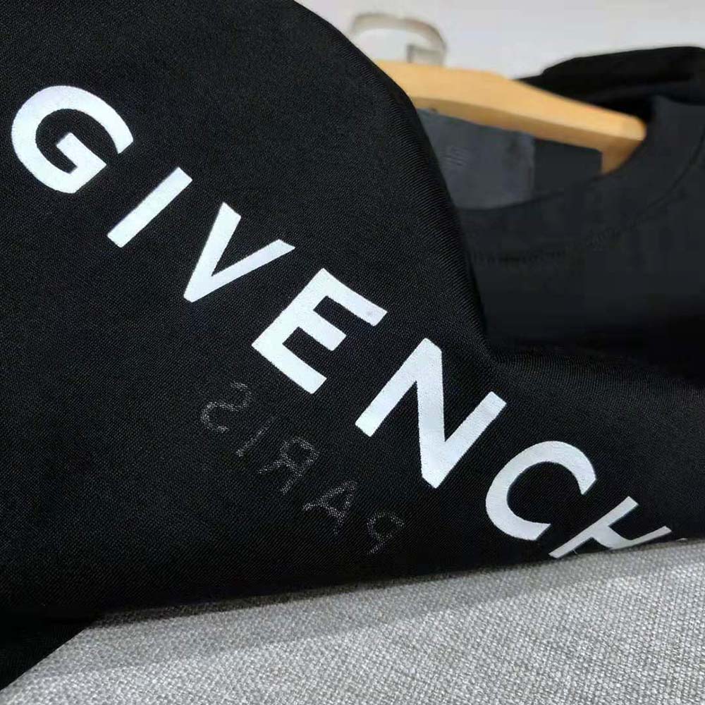 Givenchy Women Reverse Oversized T-Shirt-Black - image 9