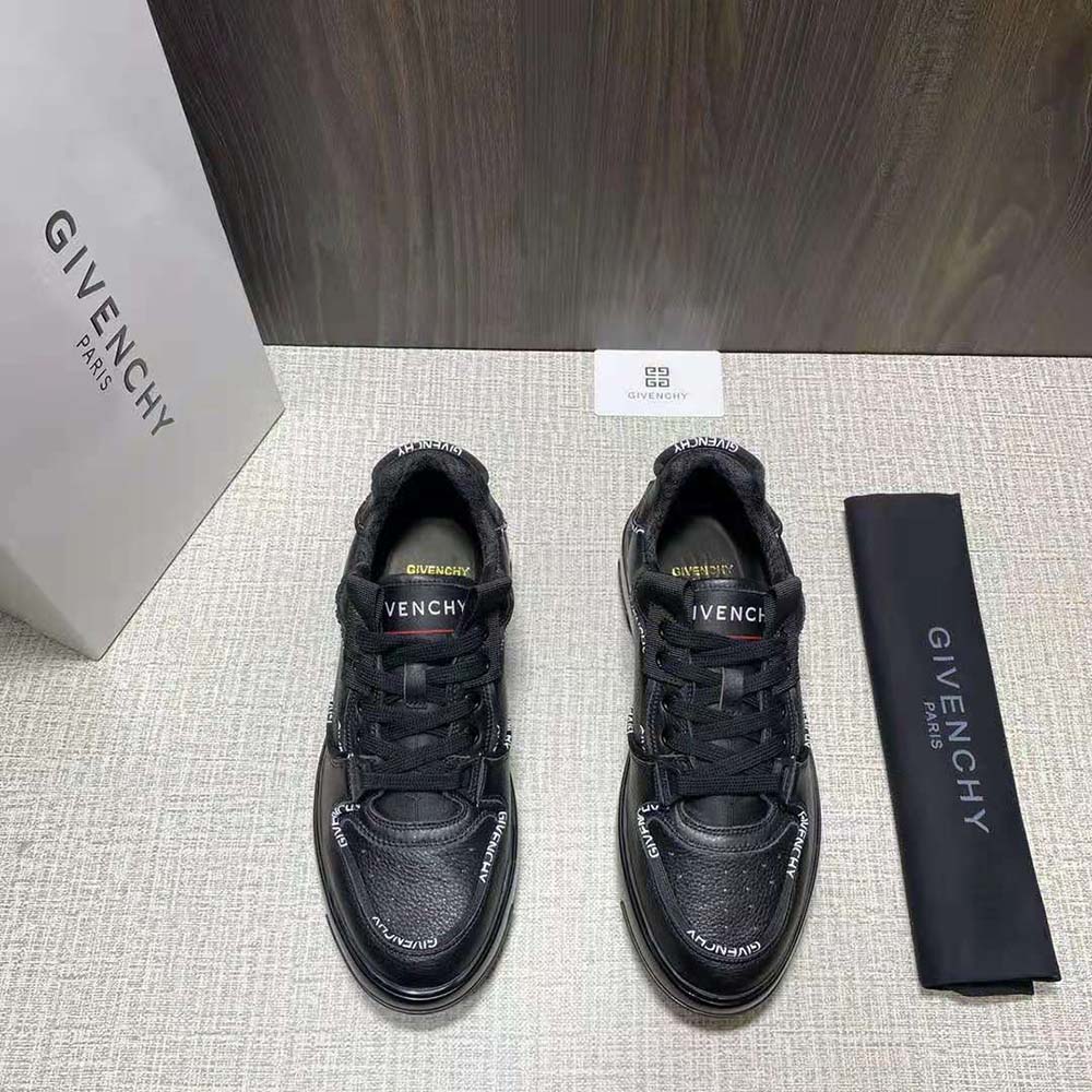Close-up on piping detail of Givenchy Men Wing Low Sneakers black leather