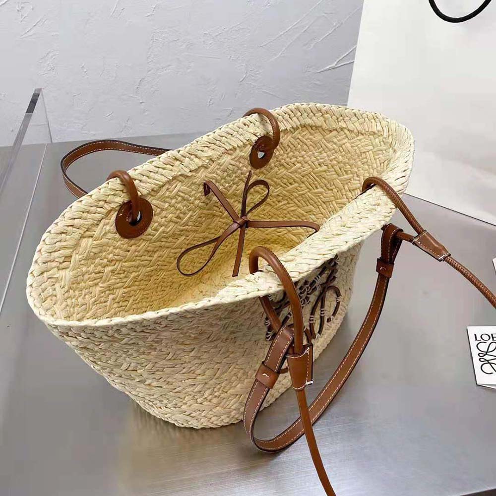 Loewe Women Medium Anagram Basket Bag in Iraca Palm and Calfskin - image 5