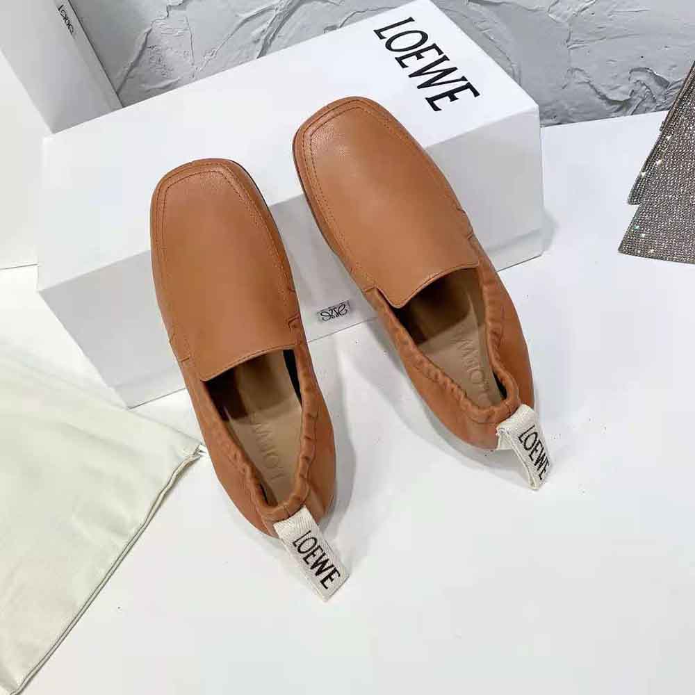 Top view of Loewe Women Elasticated Loafer in Calf-Brown highlighting leather texture