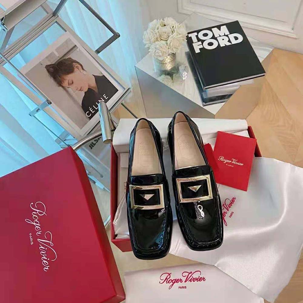 Close-up on signature metal buckle of Roger Vivier Preppy Viv’ patent loafers