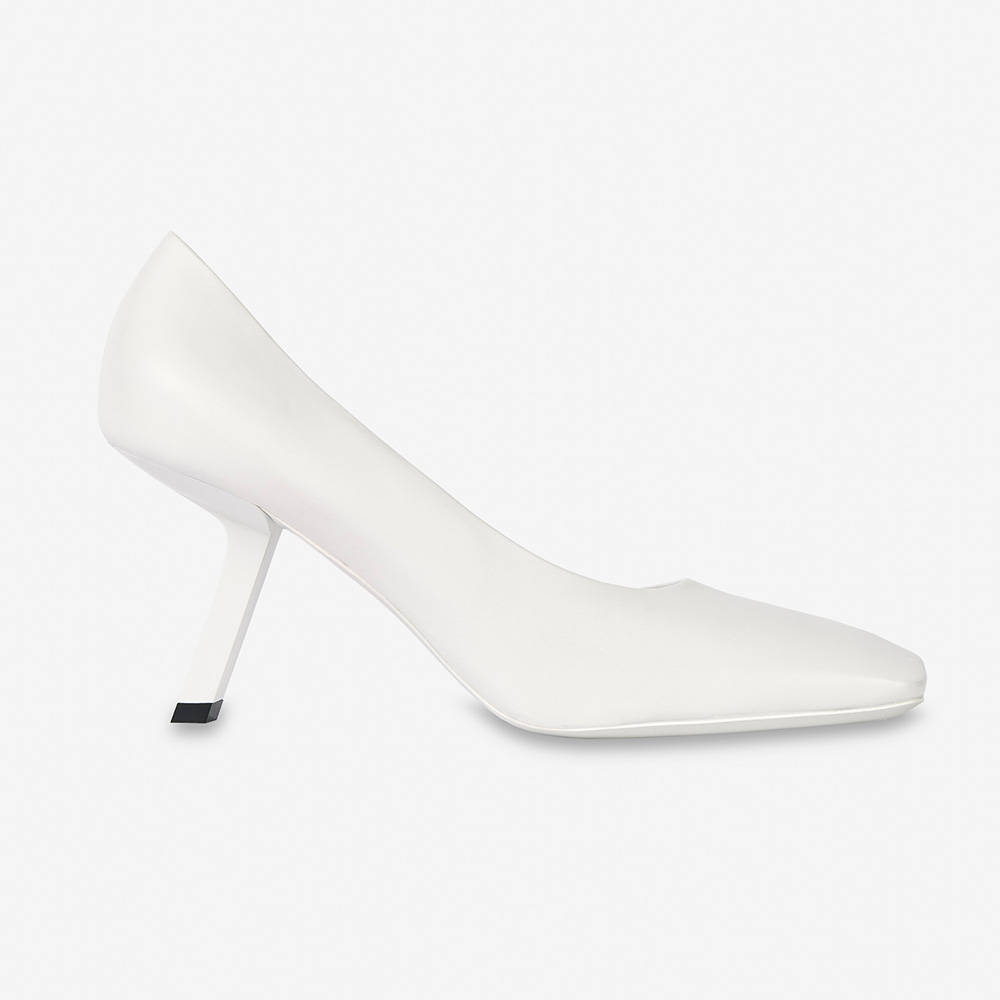 Side view of Balenciaga Women Void 80mm D Orsay Pump in white shiny calfskin