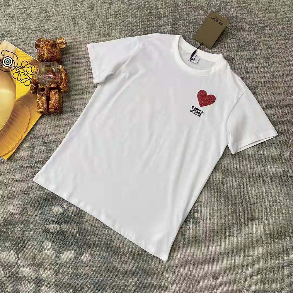 Close-up of heart motif print on Burberry Women Heart Motif Cotton T-shirt-White