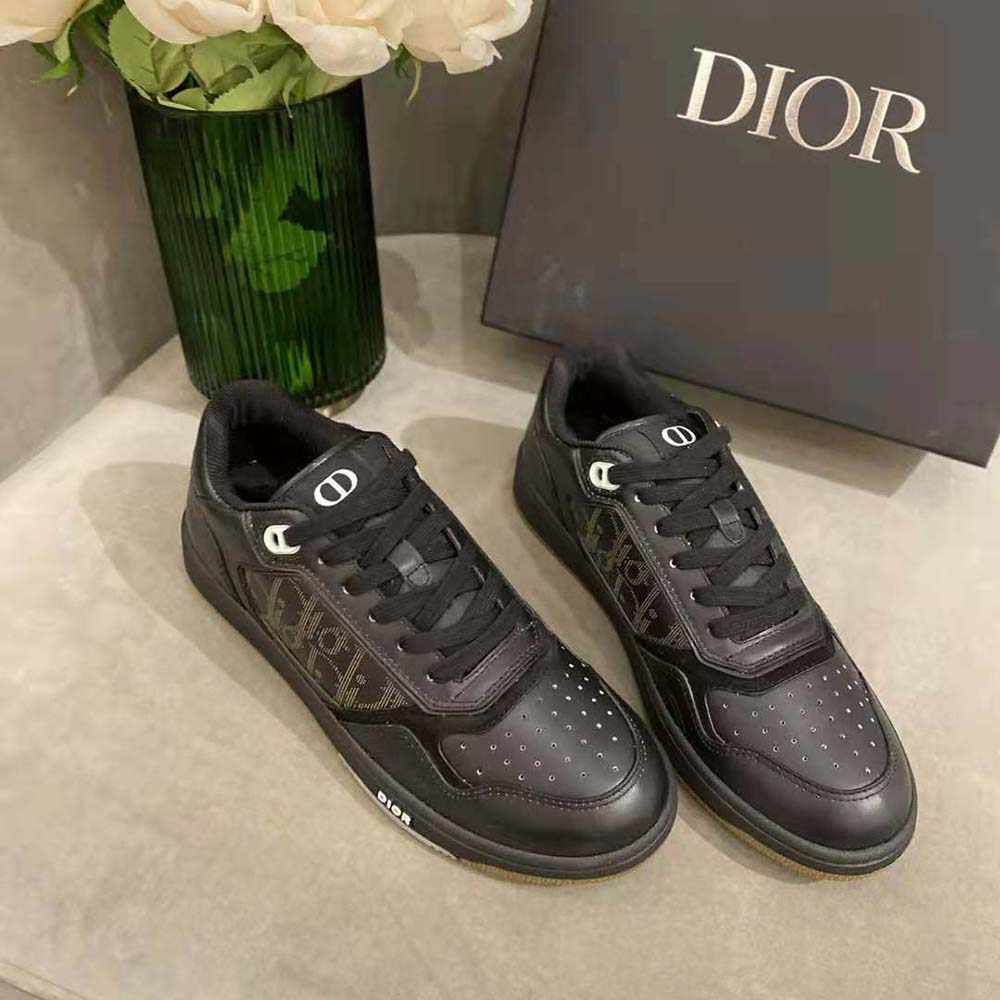 Top view showing laces and silhouette of Dior Men World Tour B27 sneaker