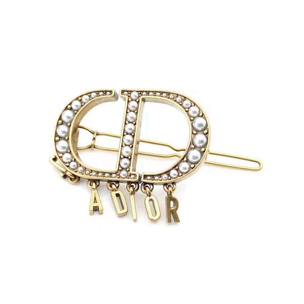 Styled hair with Dior Women 30 Montaigne Barrette in gold finish