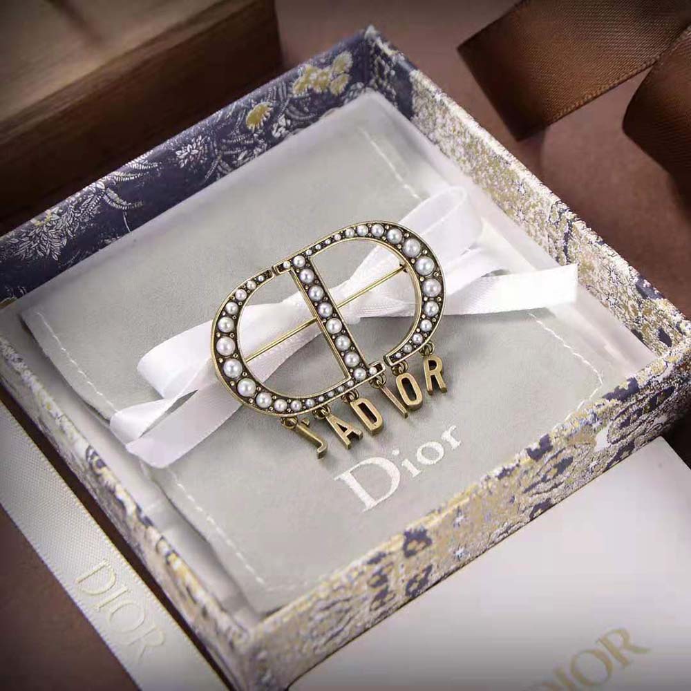 Side angle showing the secure pin closure on Dior Women 30 Montaigne Brooch