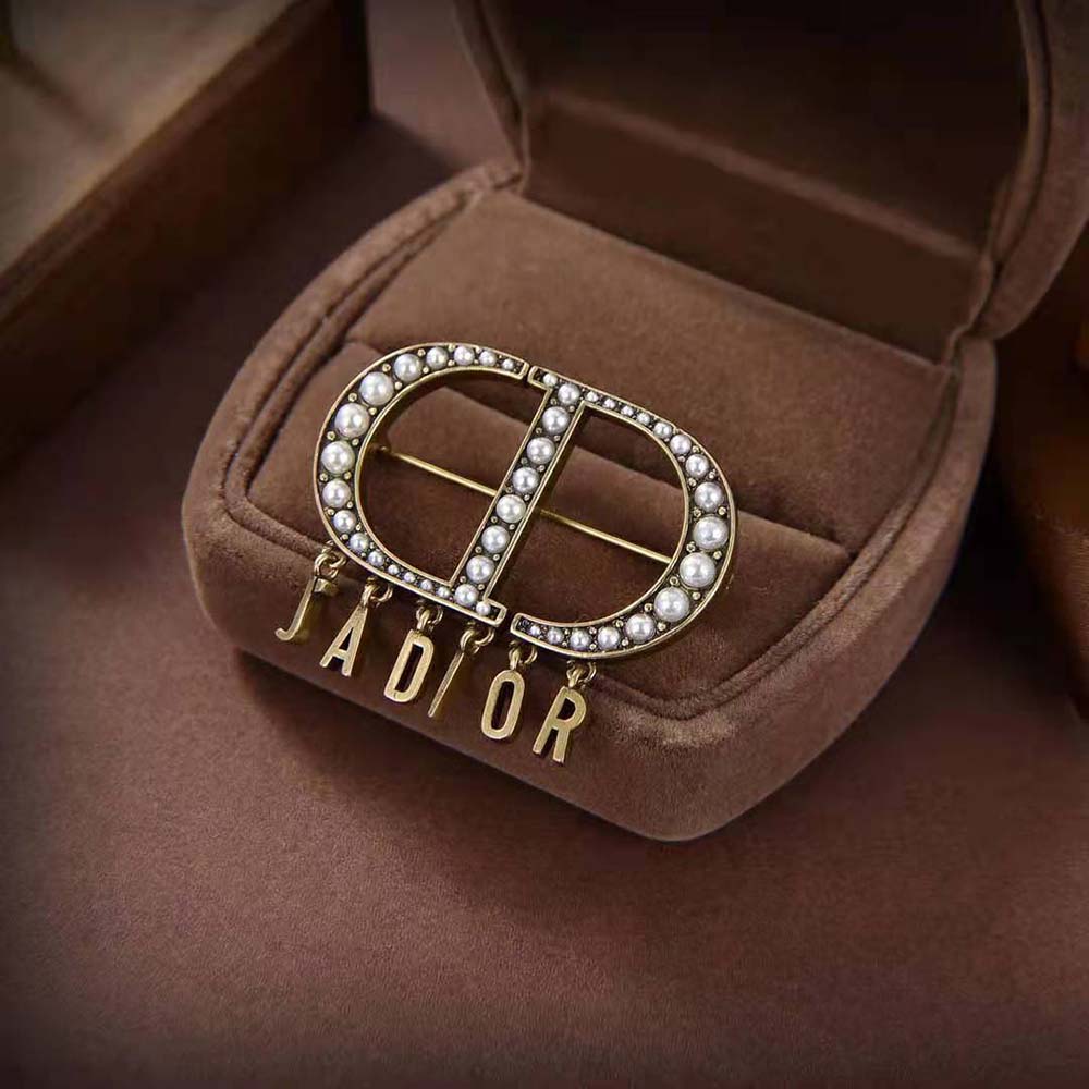 Dior Women 30 Montaigne Brooch highlighting white resin pearls detail