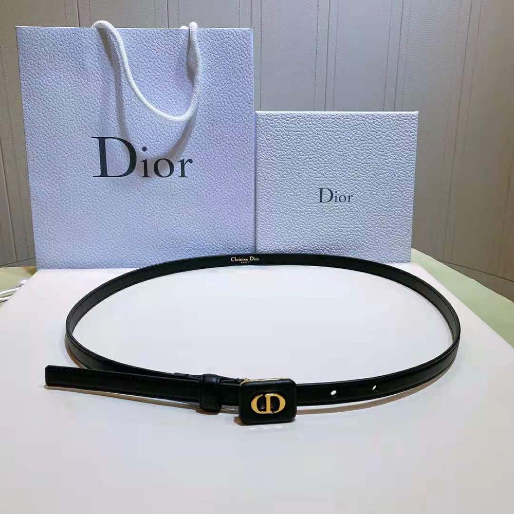 Close-up of silver Dior ‘CD’ buckle on Bobby Belt black calfskin