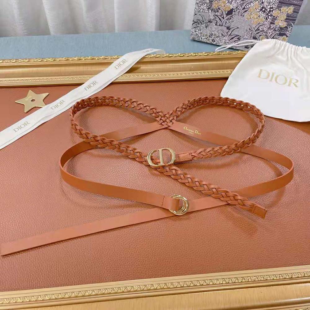 Close-up of Dior double buckle on Cognac-Color DiorDouble belt
