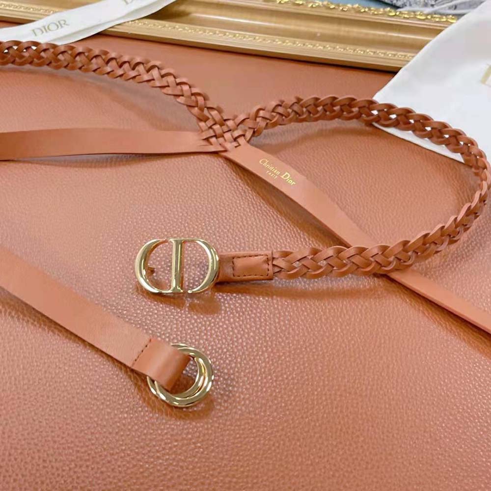 Side angle showing textures of smooth and braided leather on DiorDouble belt